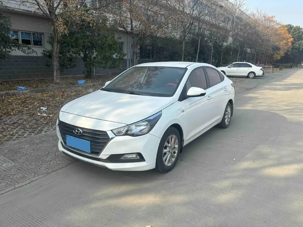 2016 Hyundai Verna 1.4L 100HP L4 6AT