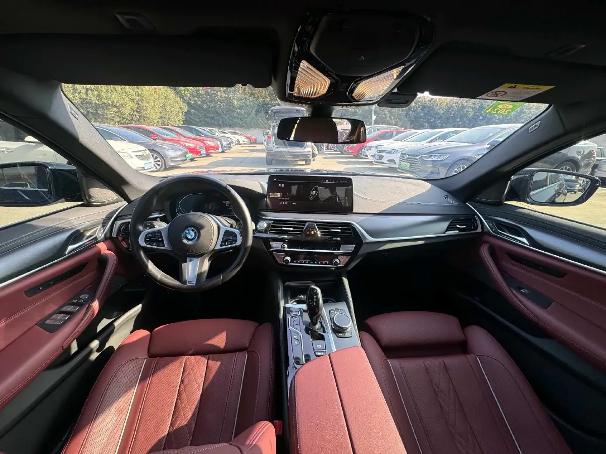 2022 BMW 5 Series 2.0T 184HP L4 8AT PHEV 17.7KWH,autocango,china used car exporter,china ev exporter,chinese used car exporter,chinese used ev exporter