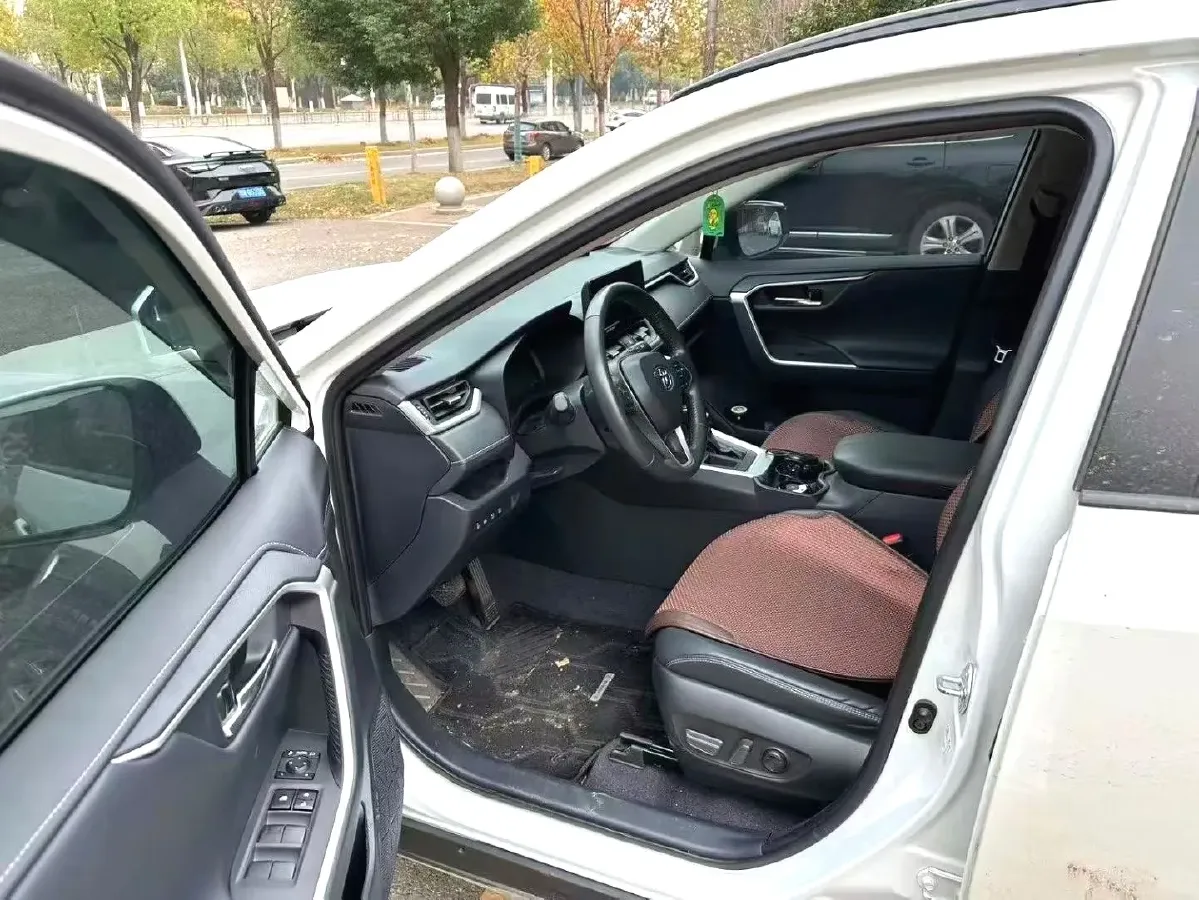 2024 Toyota RAV4 2.0L 171HP L4 CVT,autocango,china used car exporter,china ev exporter,chinese used car exporter,chinese used ev exporter