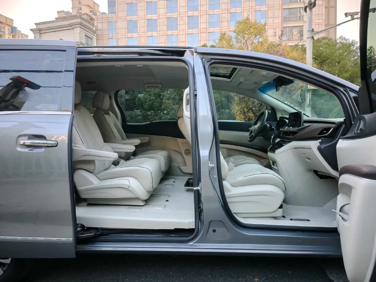2022 Buick GL8 2.0T 237HP L4 9AT,autocango,china used car exporter,china ev exporter,chinese used car exporter,chinese used ev exporter
