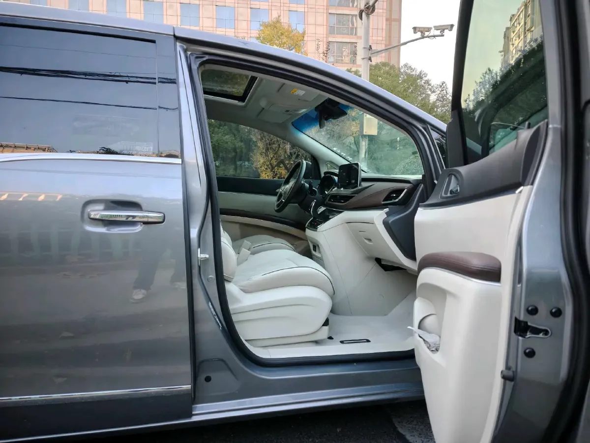 2022 Buick GL8 2.0T 237HP L4 9AT,autocango,china used car exporter,china ev exporter,chinese used car exporter,chinese used ev exporter