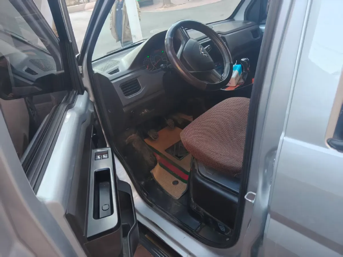 2023 WuLing RongGuang New Truck 2.0L 136HP L4 5MT,autocango,china used car exporter,china ev exporter,chinese used car exporter,chinese used ev exporter