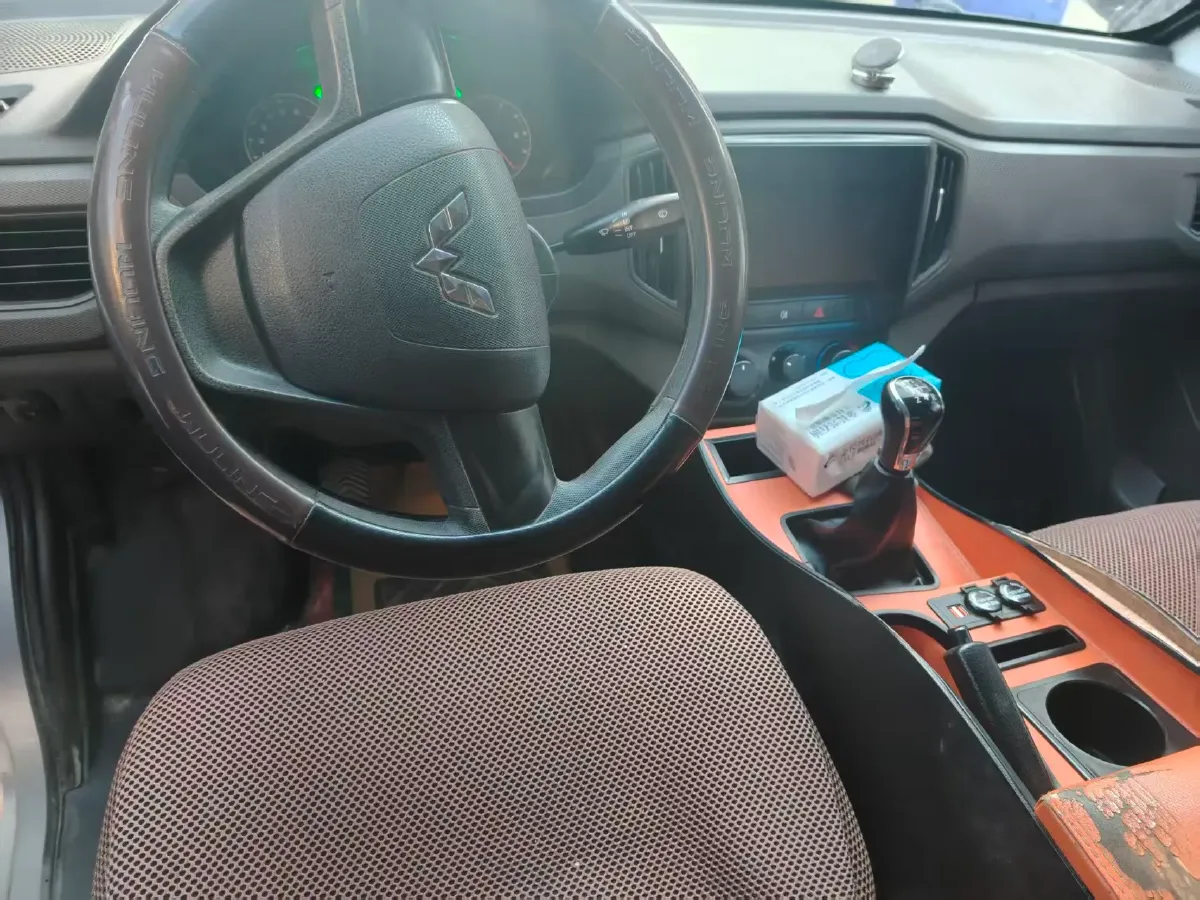 2023 WuLing RongGuang New Truck 2.0L 136HP L4 5MT,autocango,china used car exporter,china ev exporter,chinese used car exporter,chinese used ev exporter