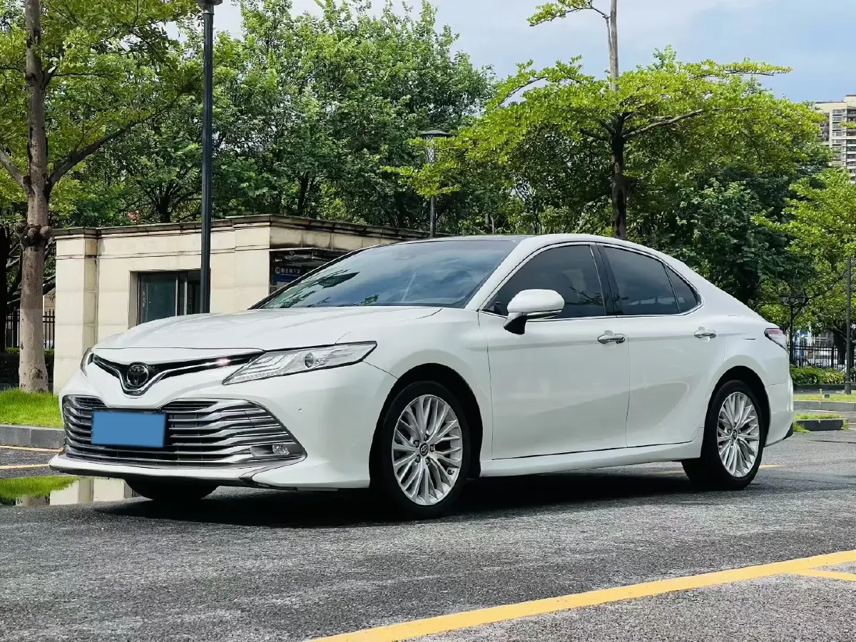 2019 Toyota Camry 2.5L 209HP L4 8AT