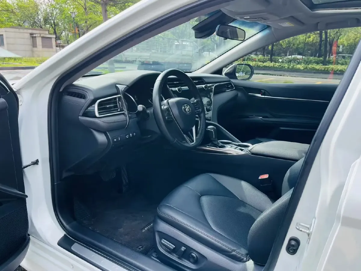 2019 Toyota Camry 2.5L 209HP L4 8AT,autocango,china used car exporter,china ev exporter,chinese used car exporter,chinese used ev exporter