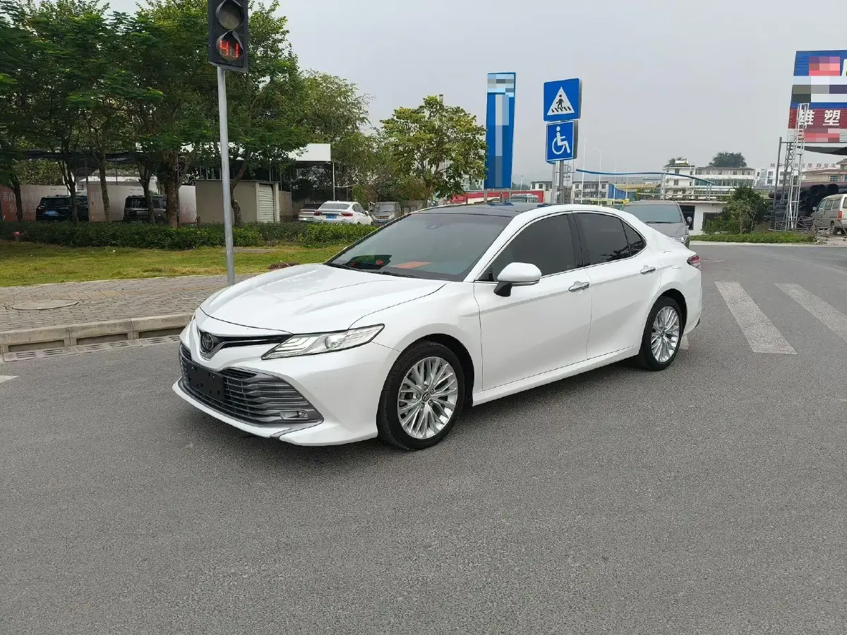 2018 Toyota Camry 2.5L 209HP L4 8AT