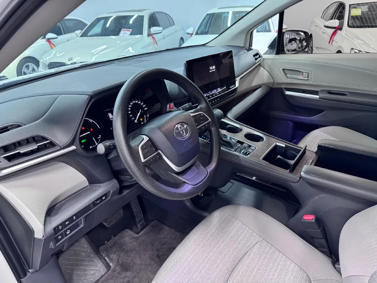 2024 Toyota Sienna 2.5L 189HP L4 E-CVT Hybrid,autocango,china used car exporter,china ev exporter,chinese used car exporter,chinese used ev exporter