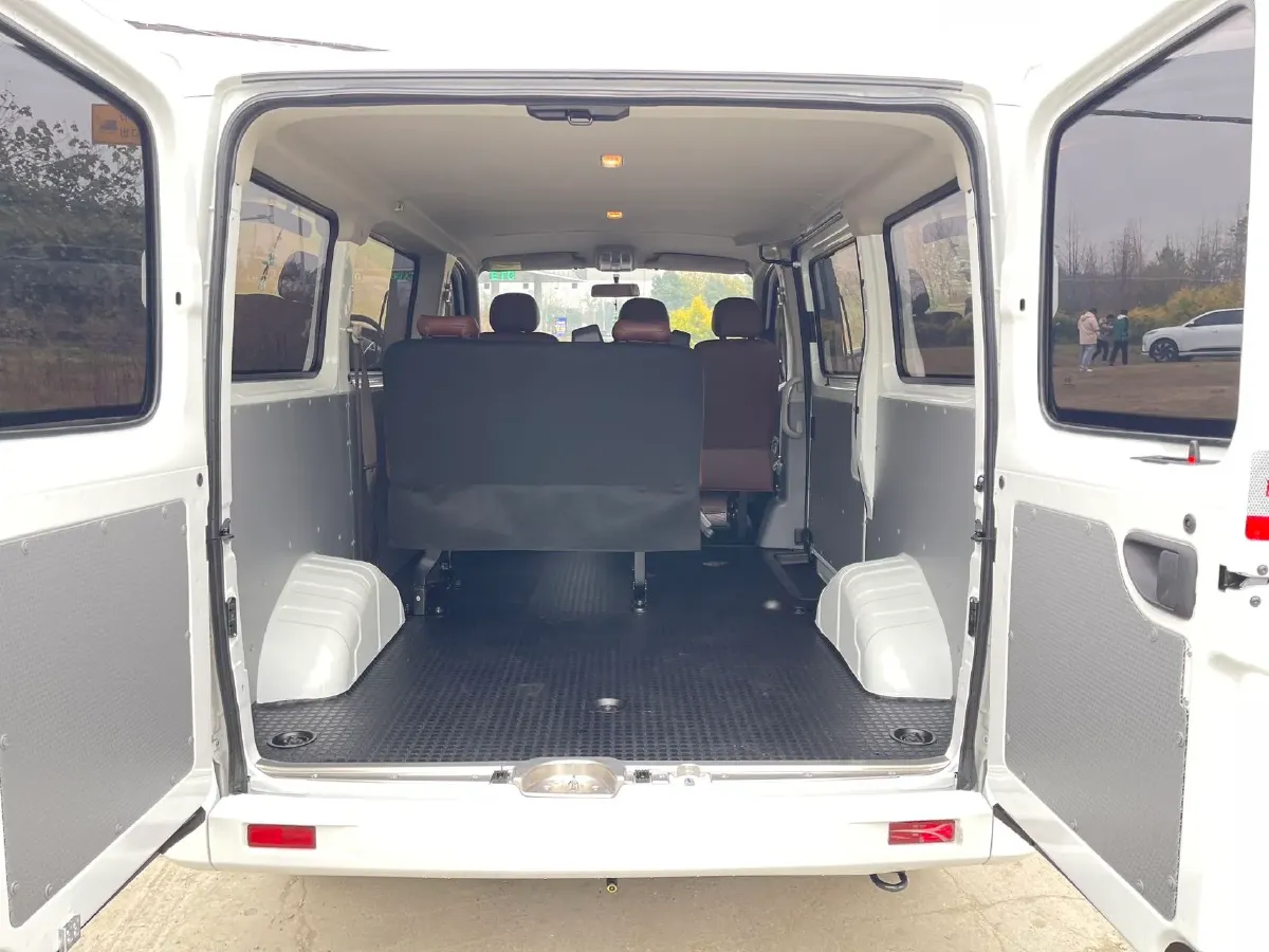 2024 MAXUS XinTu V80 2.0T 126HP L4 6MT,autocango,china used car exporter,china ev exporter,chinese used car exporter,chinese used ev exporter