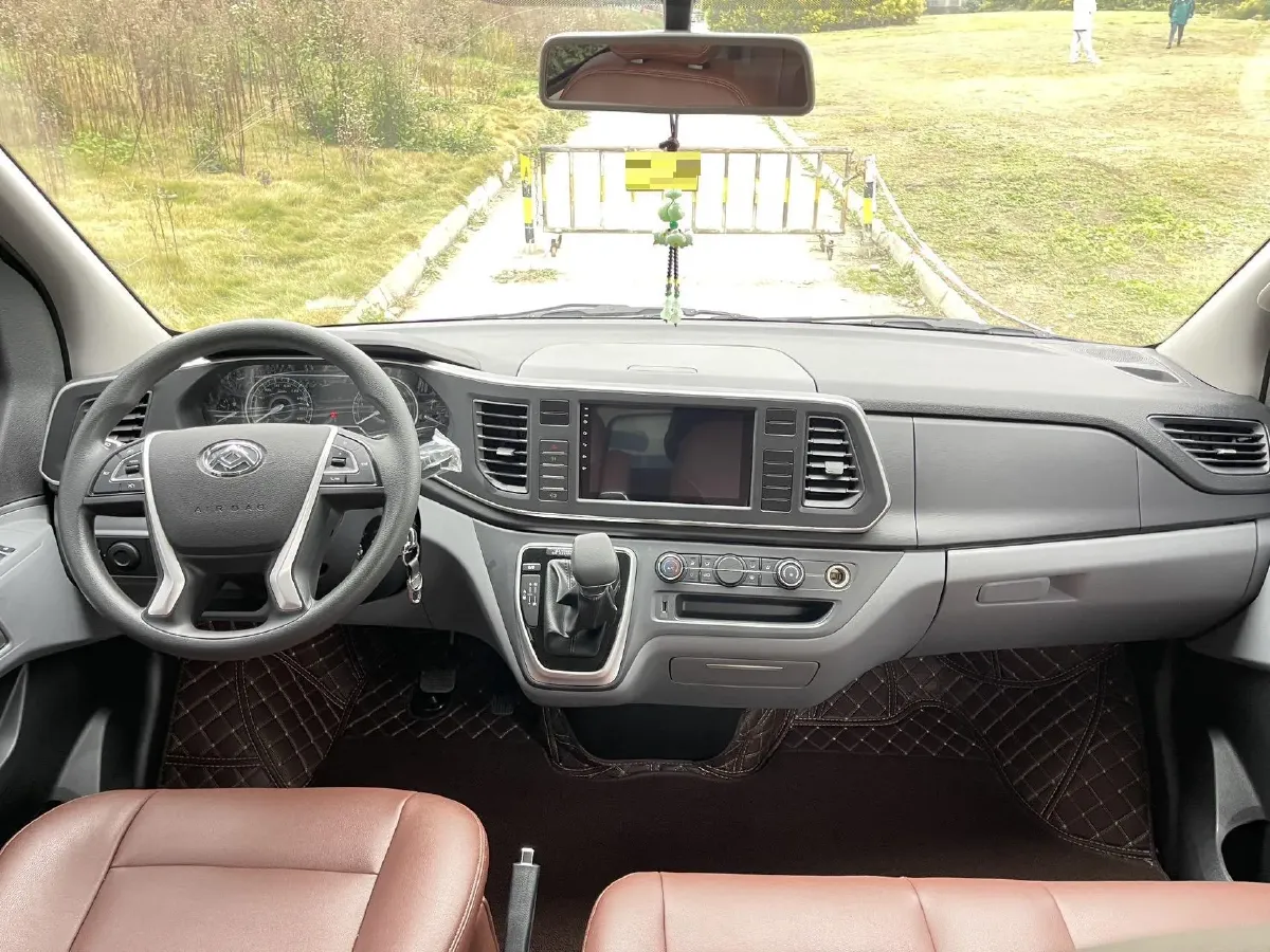 2024 MAXUS XinTu V80 2.0T 126HP L4 6MT,autocango,china used car exporter,china ev exporter,chinese used car exporter,chinese used ev exporter