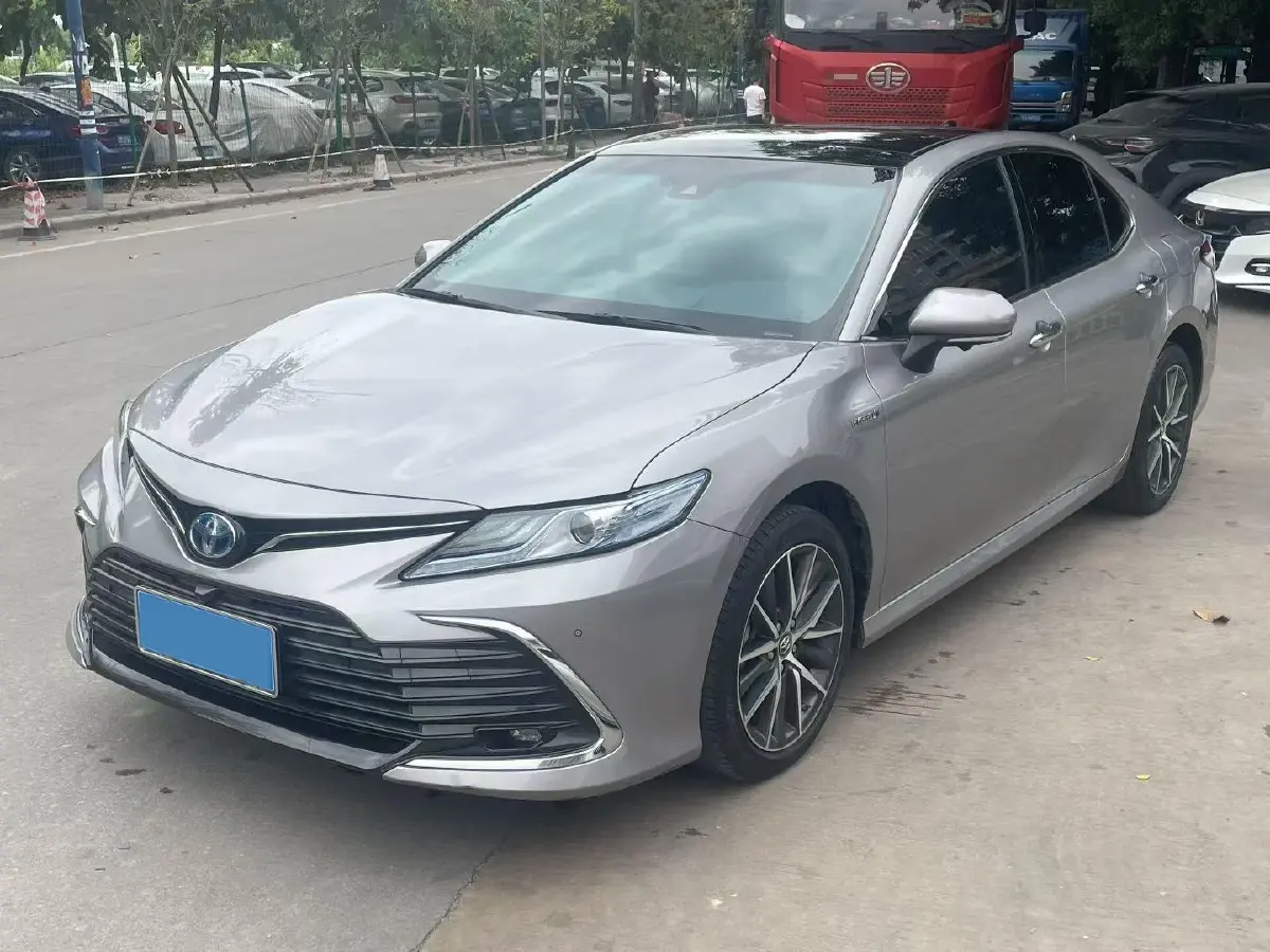 2023 Toyota Camry 2.5L 178HP L4 E-CVT Hybrid