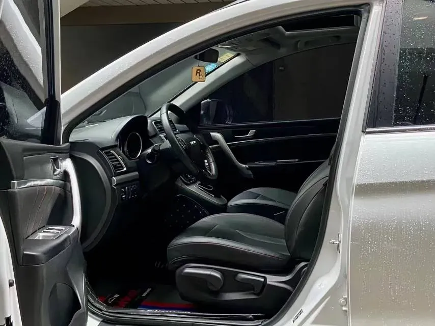 2018 Haval M6 1.5T 150HP L4 7DCT,autocango,china used car exporter,china ev exporter,chinese used car exporter,chinese used ev exporter