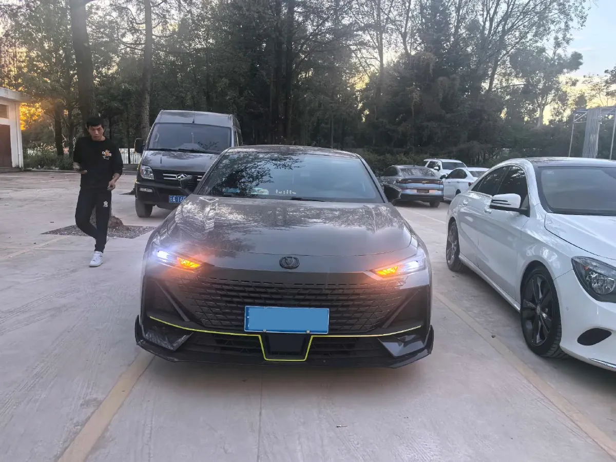 2022 ChangAn UNI-V 1.5T 188HP L4 7DCT,autocango,china used car exporter,china ev exporter,chinese used car exporter,chinese used ev exporter