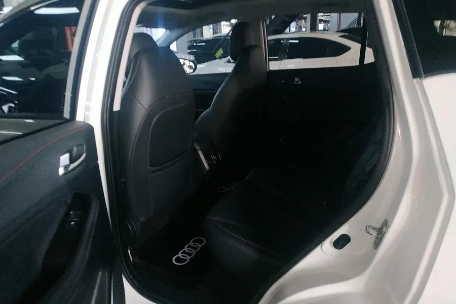 2021 GAC Trumpchi GS4 1.5T 169HP L4 6AT,autocango,china used car exporter,china ev exporter,chinese used car exporter,chinese used ev exporter