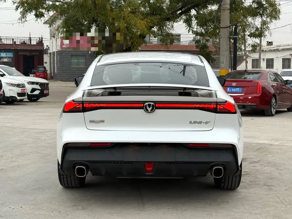 2022 ChangAn UNI-V 1.5T 188HP L4 7DCT,autocango,china used car exporter,china ev exporter,chinese used car exporter,chinese used ev exporter