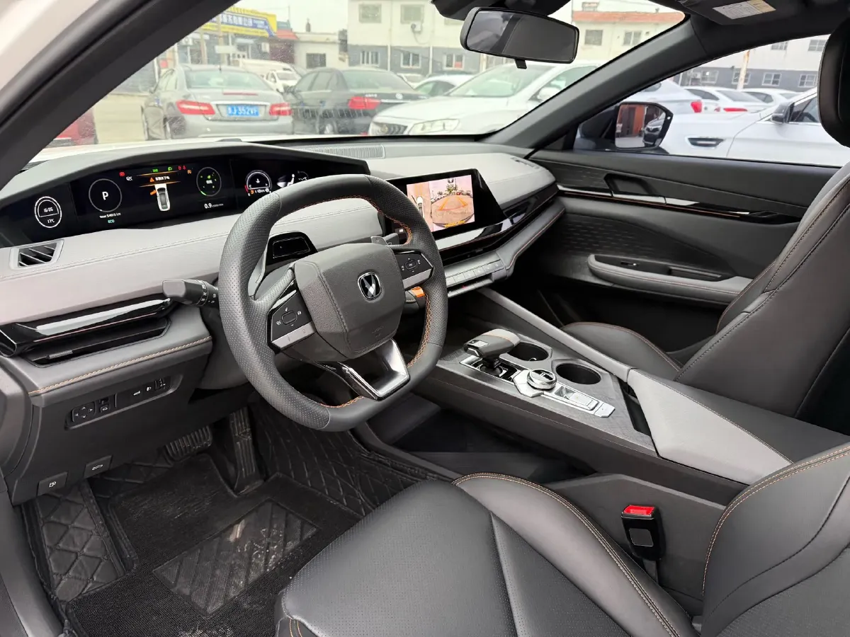 2022 ChangAn UNI-V 1.5T 188HP L4 7DCT,autocango,china used car exporter,china ev exporter,chinese used car exporter,chinese used ev exporter