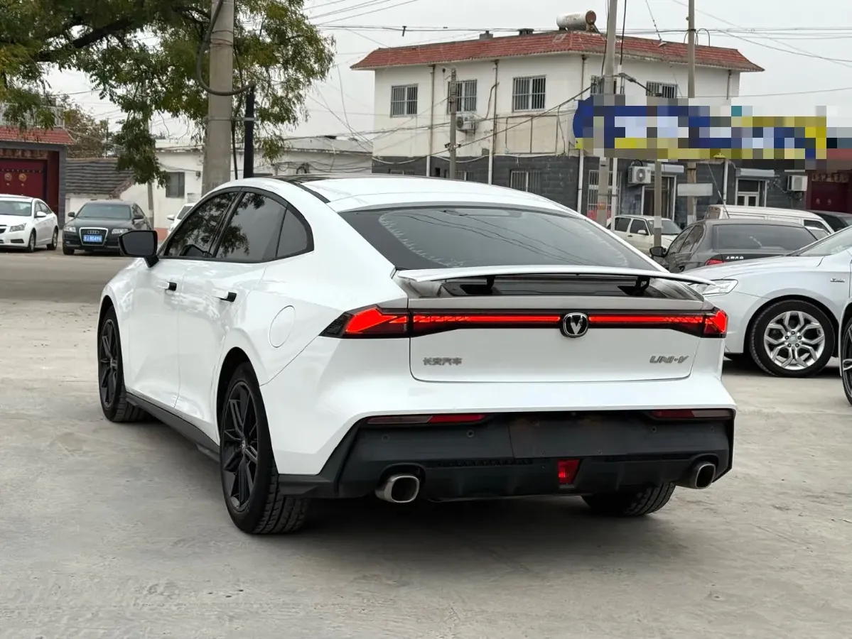 2022 ChangAn UNI-V 1.5T 188HP L4 7DCT,autocango,china used car exporter,china ev exporter,chinese used car exporter,chinese used ev exporter