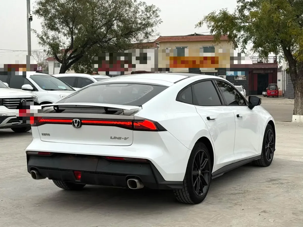 2022 ChangAn UNI-V 1.5T 188HP L4 7DCT,autocango,china used car exporter,china ev exporter,chinese used car exporter,chinese used ev exporter