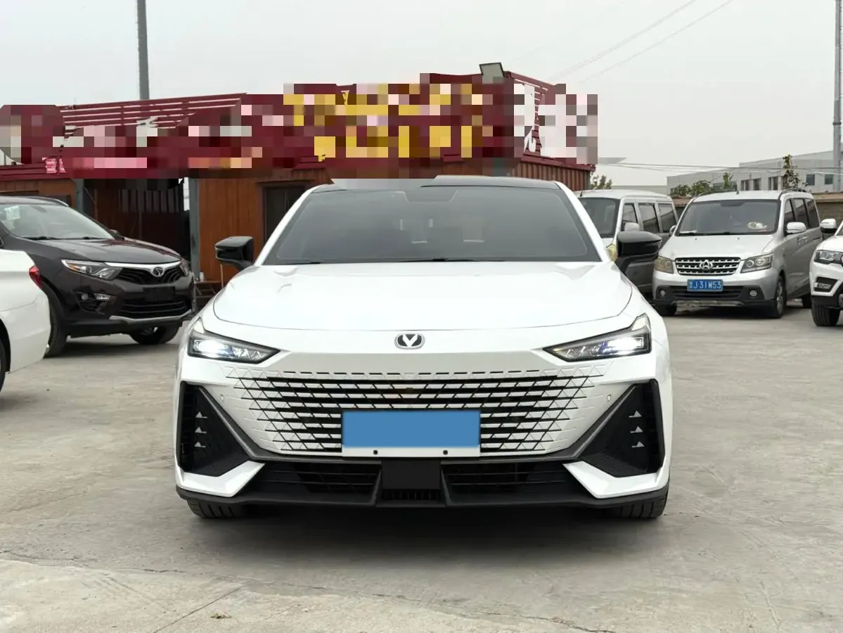 2022 ChangAn UNI-V 1.5T 188HP L4 7DCT,autocango,china used car exporter,china ev exporter,chinese used car exporter,chinese used ev exporter