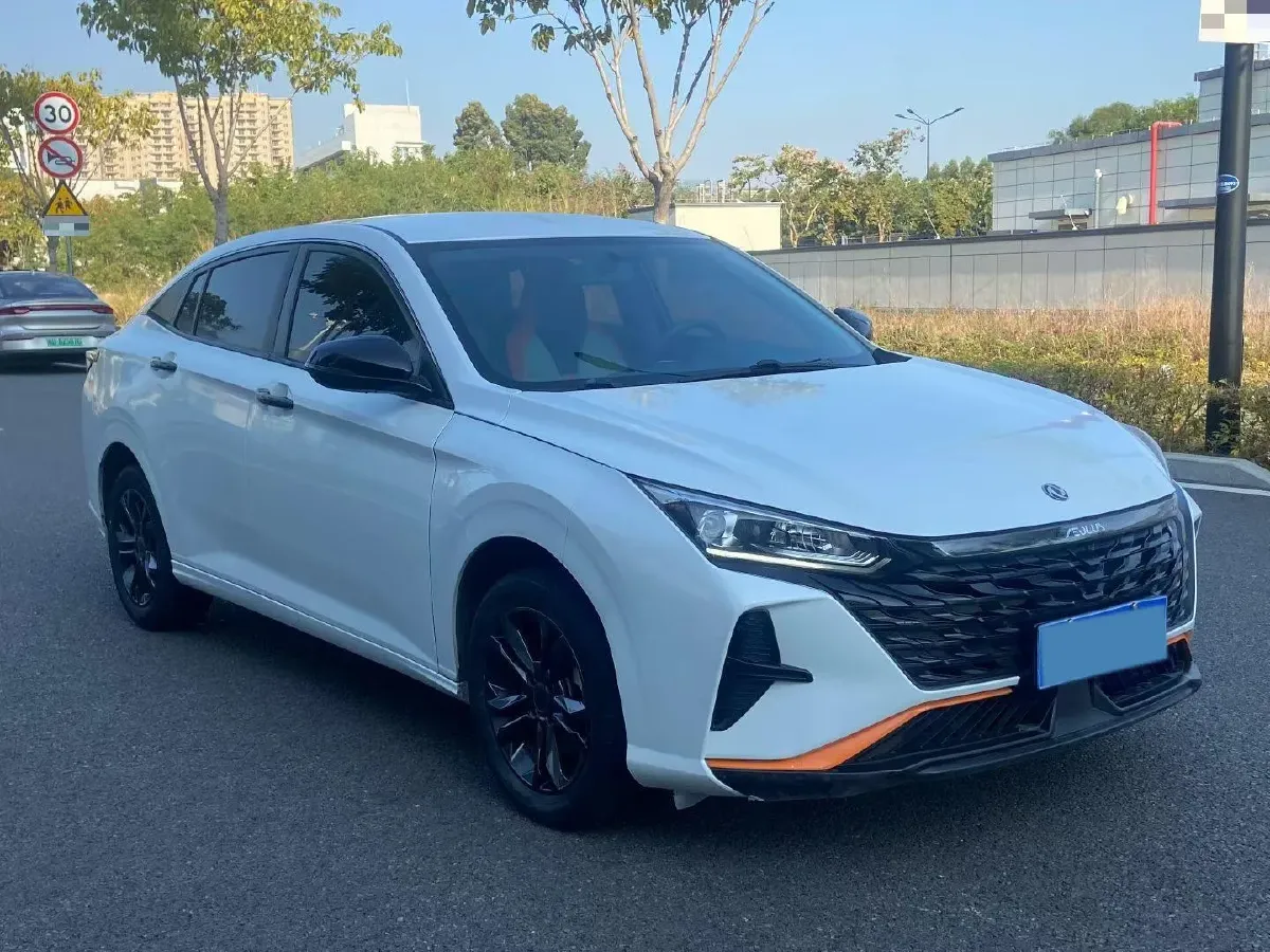 2023 DongFeng Aeolus YiXuan 1.5L 125HP L4 6DCT,autocango,china used car exporter,china ev exporter,chinese used car exporter,chinese used ev exporter