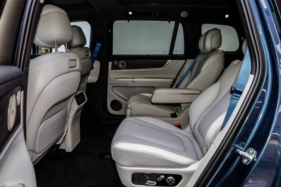 2024 AITO AITO M9 1.5T 152HP L4 REEV 42KWH,autocango,china used car exporter,china ev exporter,chinese used car exporter,chinese used ev exporter