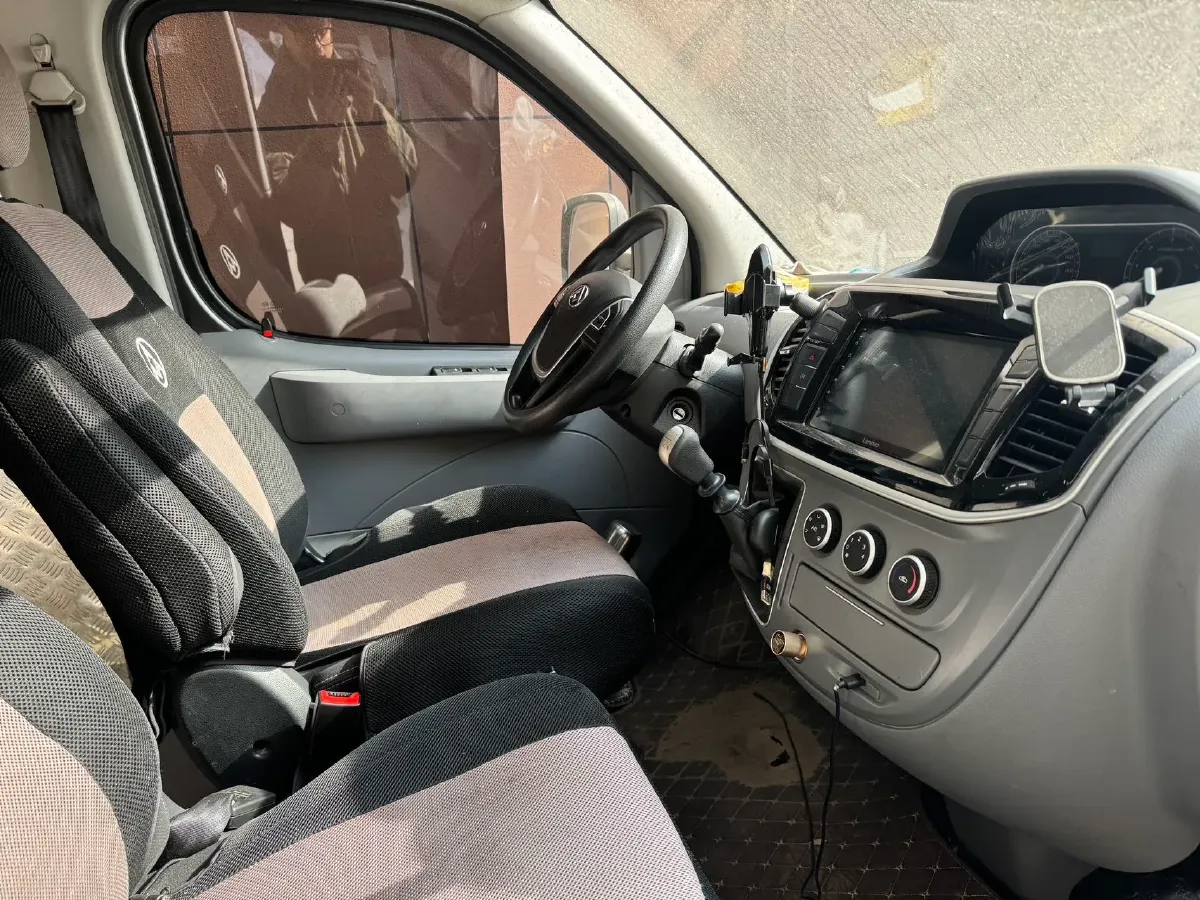 2021 MAXUS XinTu V80 2.0T 127HP L4 6MT,autocango,china used car exporter,china ev exporter,chinese used car exporter,chinese used ev exporter