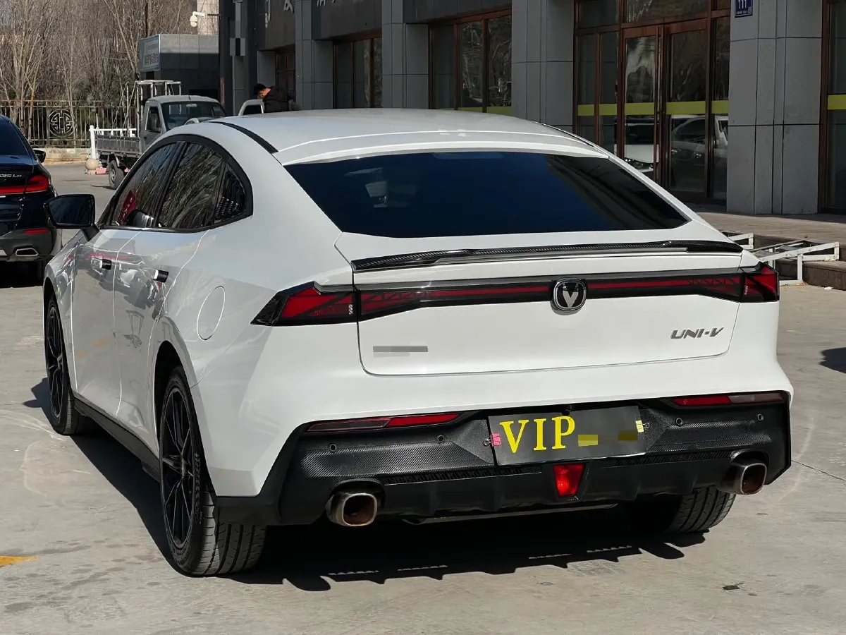 2023 ChangAn UNI-V 1.5T 188HP L4 7DCT,autocango,china used car exporter,china ev exporter,chinese used car exporter,chinese used ev exporter