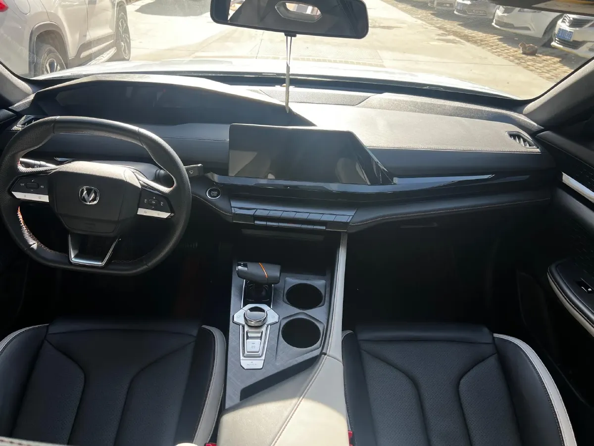 2023 ChangAn UNI-V 1.5T 188HP L4 7DCT,autocango,china used car exporter,china ev exporter,chinese used car exporter,chinese used ev exporter