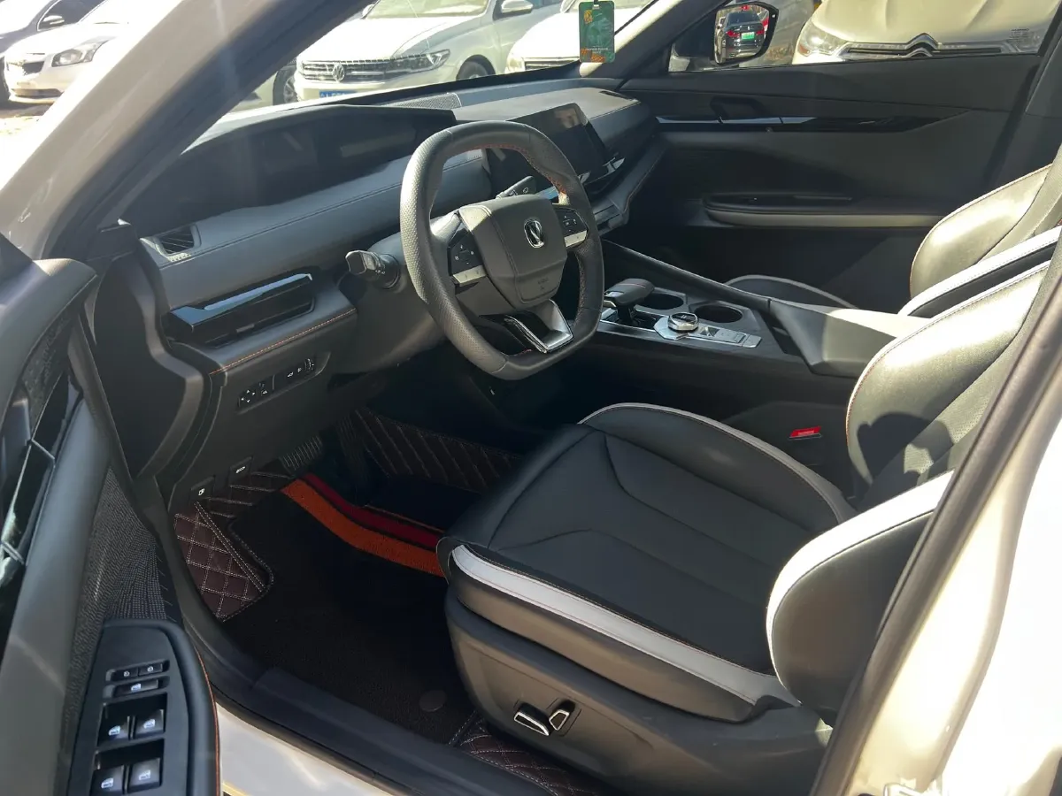 2023 ChangAn UNI-V 1.5T 188HP L4 7DCT,autocango,china used car exporter,china ev exporter,chinese used car exporter,chinese used ev exporter