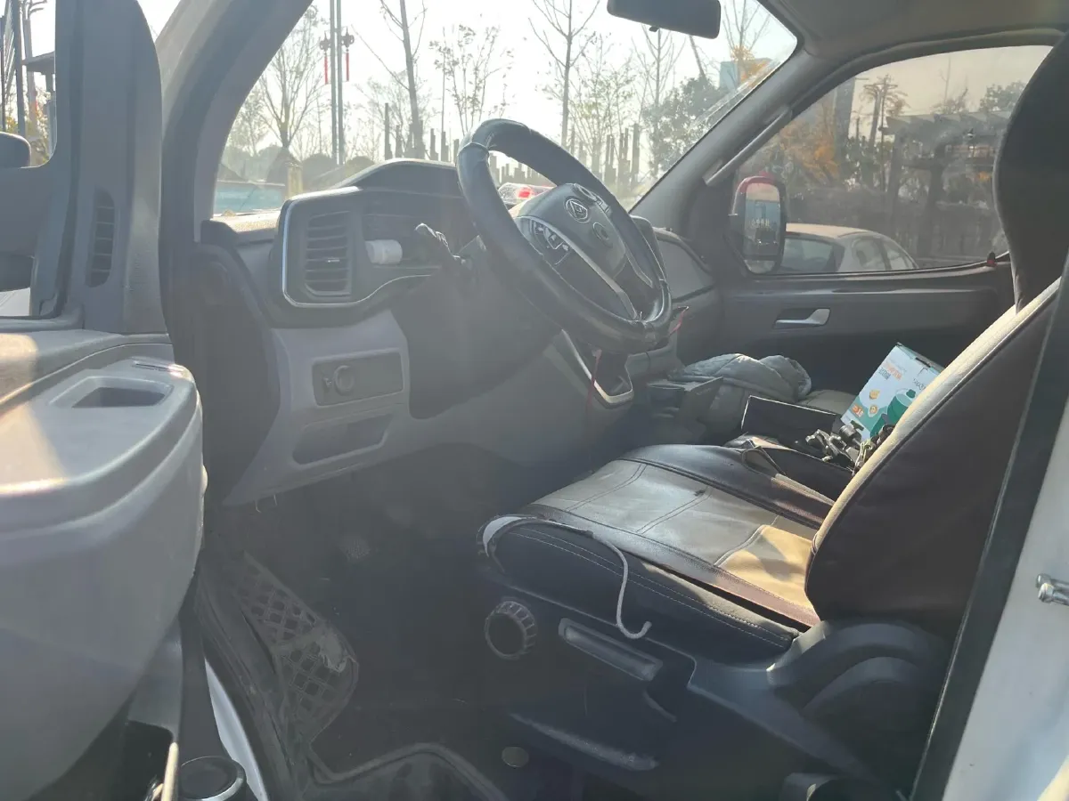 2021 MAXUS XinTu V80 2.0T 139HP L4 6MT,autocango,china used car exporter,china ev exporter,chinese used car exporter,chinese used ev exporter