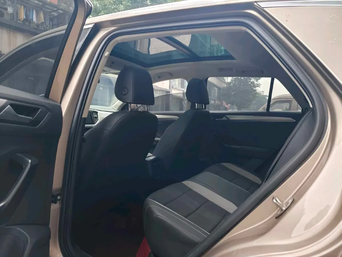 2019 Volkswagen T-Roc 1.4T 150HP L4 7DCT,autocango,china used car exporter,china ev exporter,chinese used car exporter,chinese used ev exporter