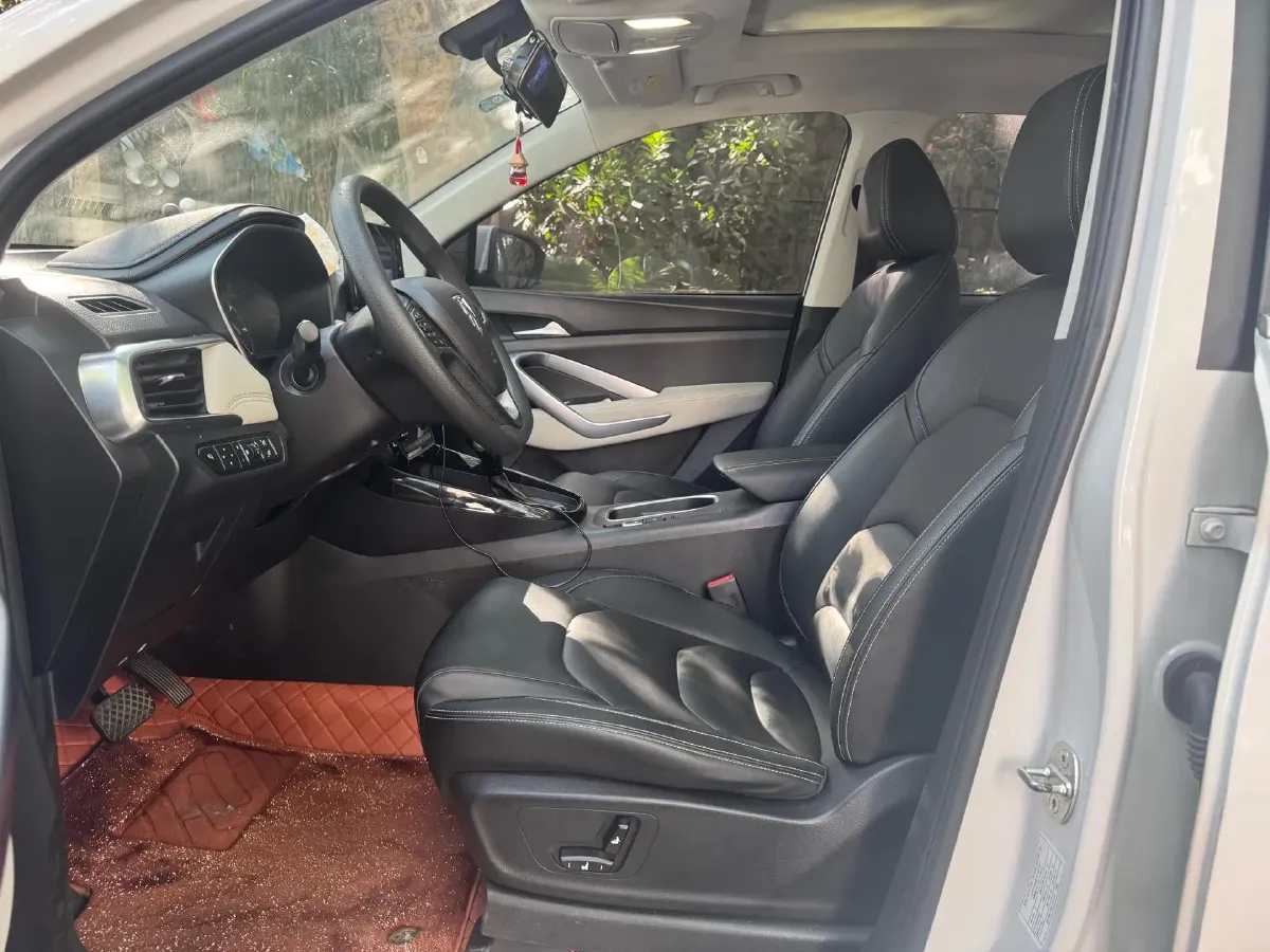 2019 BaoJun 530 1.5T 151HP L4 CVT,autocango,china used car exporter,china ev exporter,chinese used car exporter,chinese used ev exporter