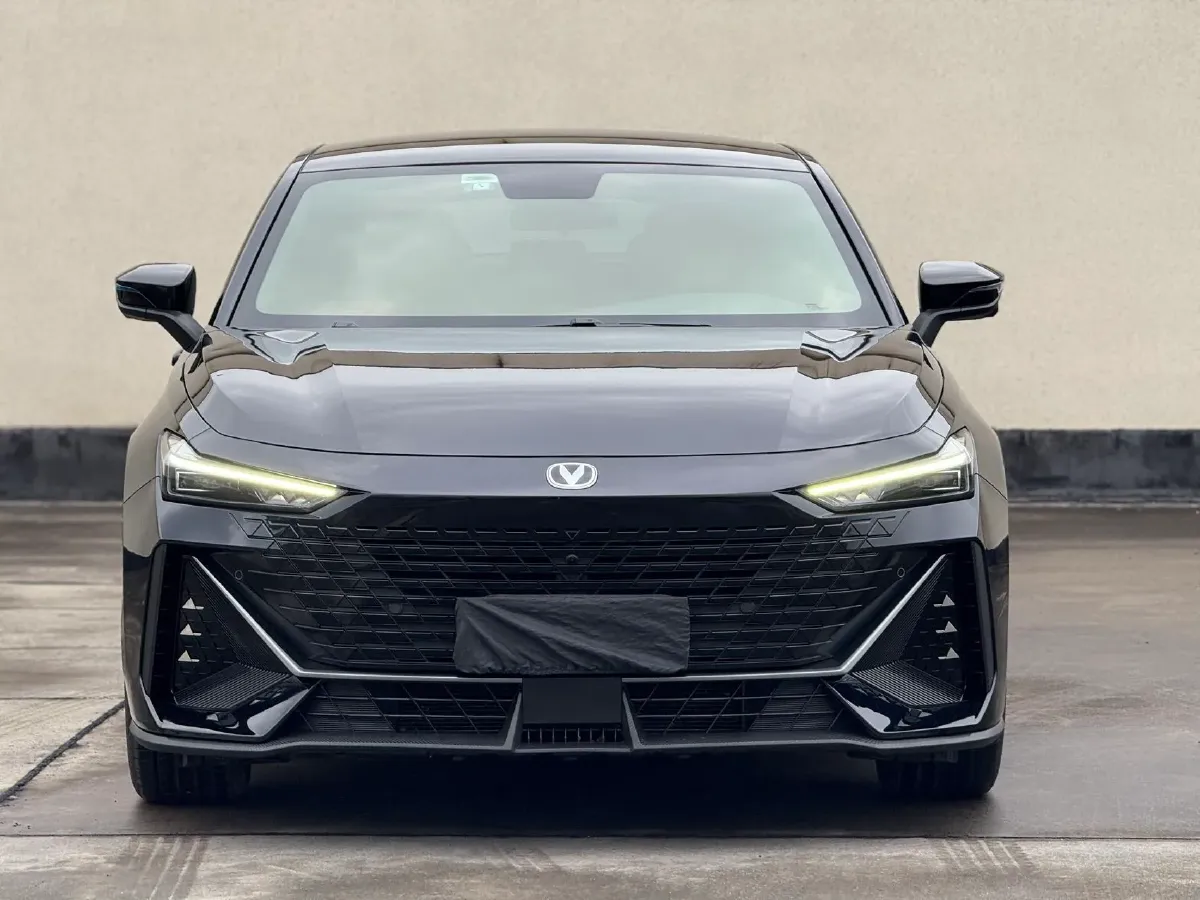 2022 ChangAn UNI-V 1.5T 188HP L4 7DCT,autocango,china used car exporter,china ev exporter,chinese used car exporter,chinese used ev exporter