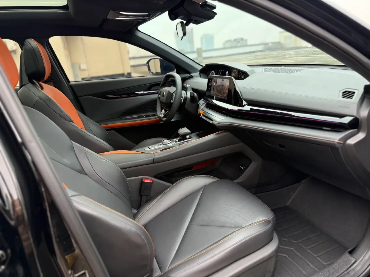 2022 ChangAn UNI-V 1.5T 188HP L4 7DCT,autocango,china used car exporter,china ev exporter,chinese used car exporter,chinese used ev exporter