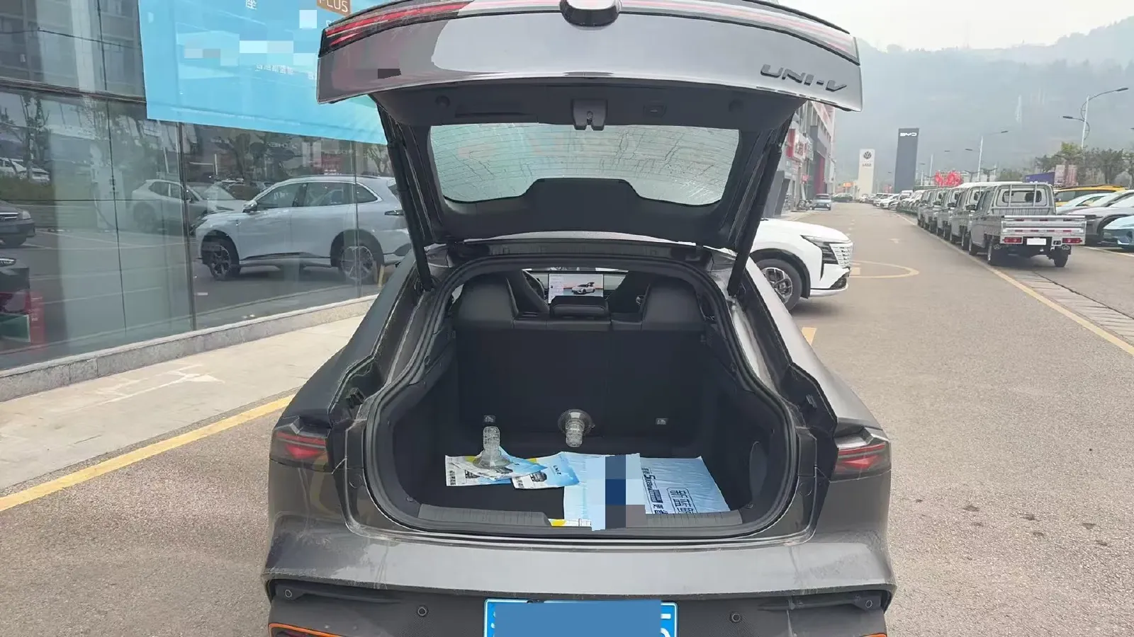 2025 ChangAn UNI-V 2.0T 245HP L4 8AT,autocango,china used car exporter,china ev exporter,chinese used car exporter,chinese used ev exporter