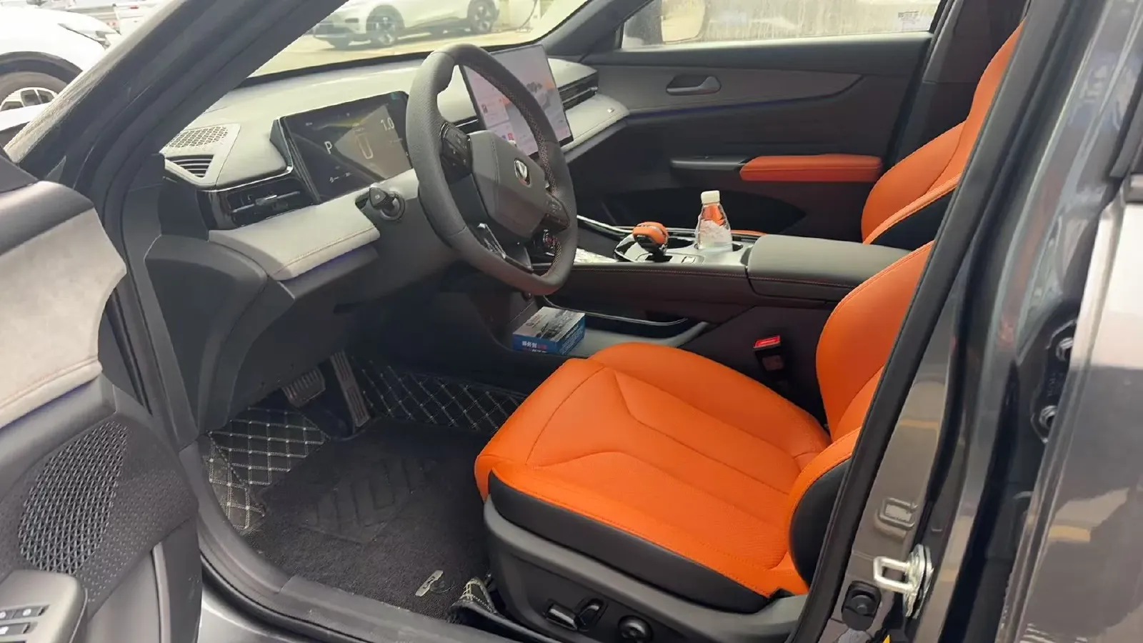 2025 ChangAn UNI-V 2.0T 245HP L4 8AT,autocango,china used car exporter,china ev exporter,chinese used car exporter,chinese used ev exporter