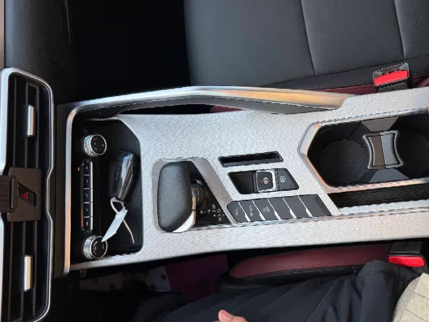 2021 Geely Coolray 1.4T 141HP L4 6DCT,autocango,china used car exporter,china ev exporter,chinese used car exporter,chinese used ev exporter