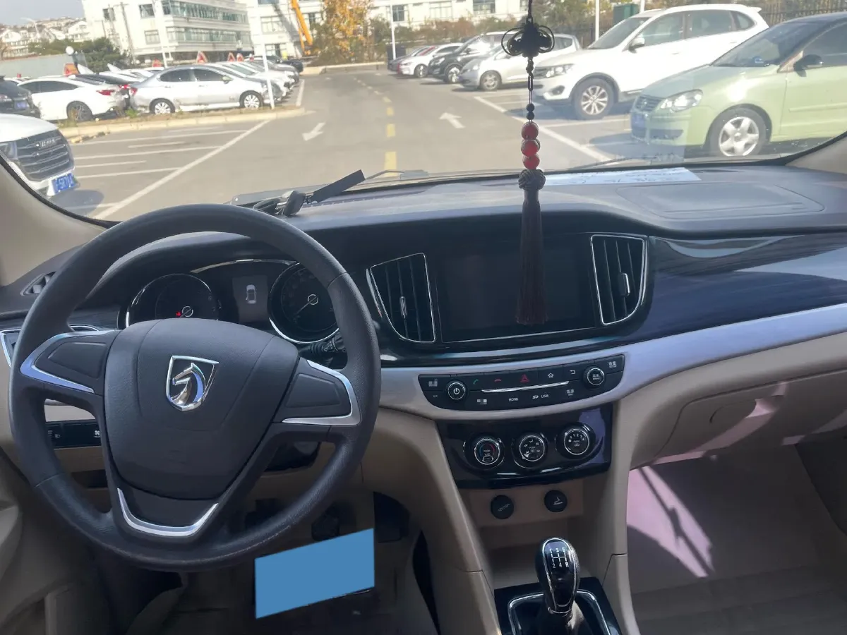 2016 BaoJun 730 1.5L 112HP L4 5MT,autocango,china used car exporter,china ev exporter,chinese used car exporter,chinese used ev exporter