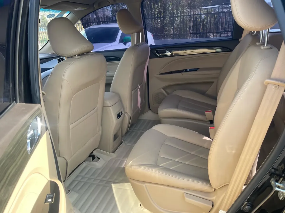 2016 BaoJun 730 1.5L 112HP L4 5MT,autocango,china used car exporter,china ev exporter,chinese used car exporter,chinese used ev exporter