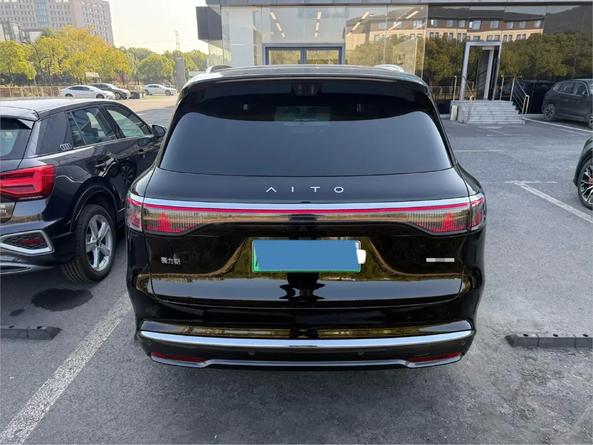 2025 AITO AITO M8 REEV 160HP REEV 53.4KWH,autocango,china used car exporter,china ev exporter,chinese used car exporter,chinese used ev exporter