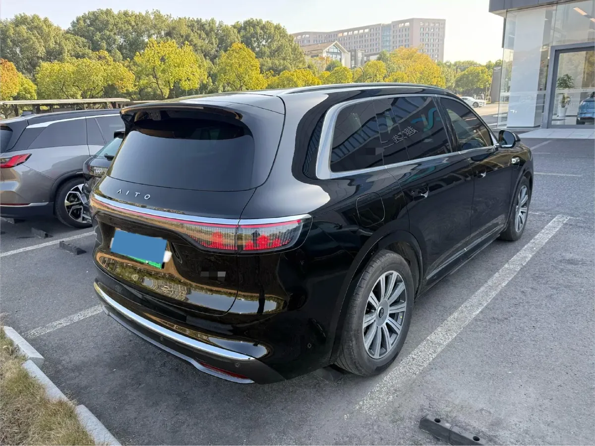 2025 AITO AITO M8 REEV 160HP REEV 53.4KWH,autocango,china used car exporter,china ev exporter,chinese used car exporter,chinese used ev exporter