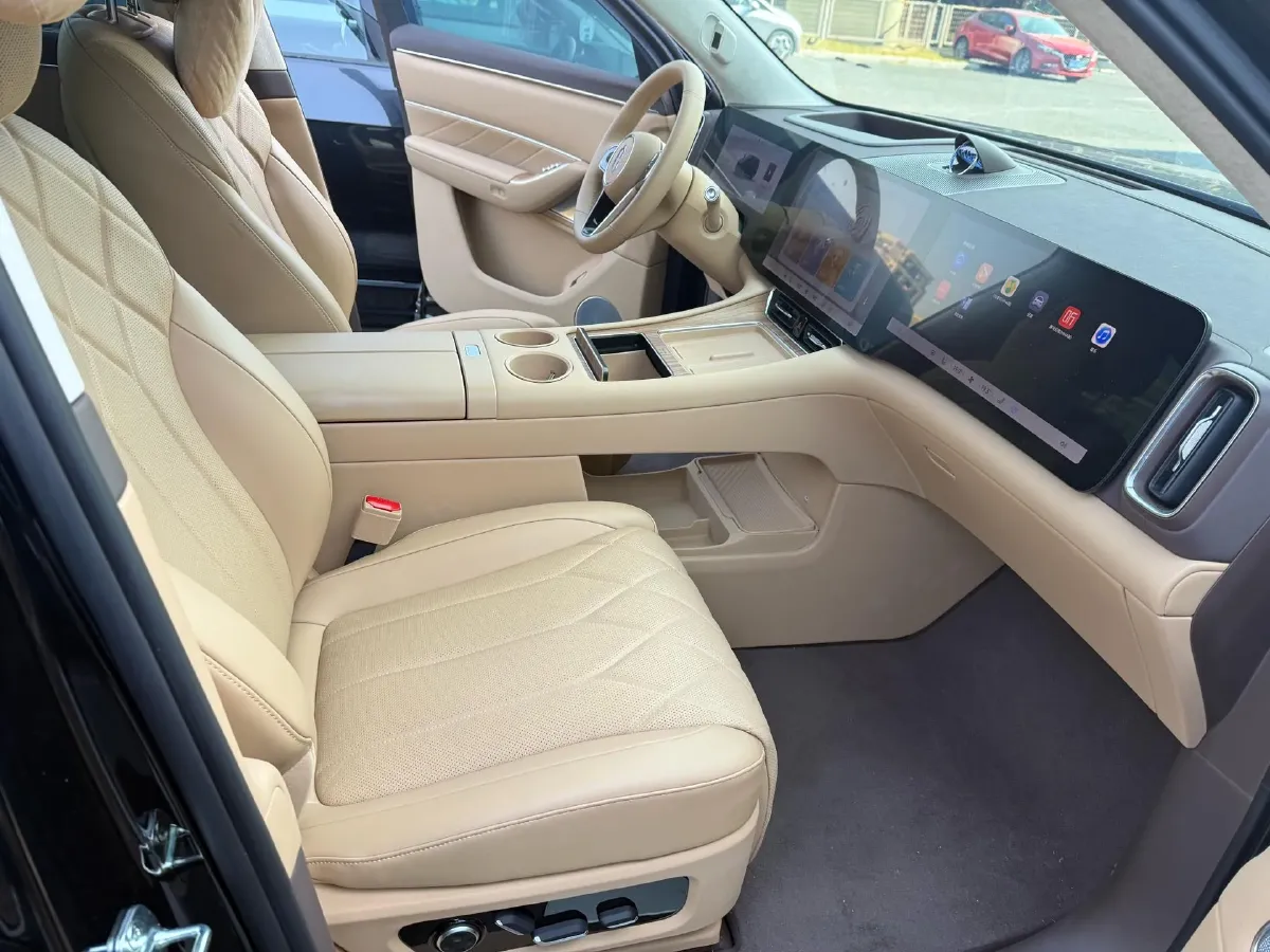 2025 AITO AITO M8 REEV 160HP REEV 53.4KWH,autocango,china used car exporter,china ev exporter,chinese used car exporter,chinese used ev exporter