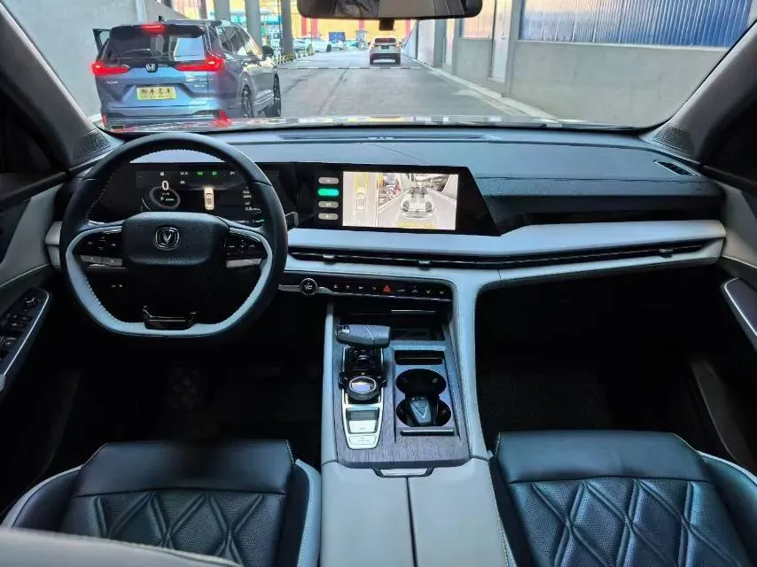 2023 ChangAn CS75 Plus 1.5T 188HP L4 8AT,autocango,china used car exporter,china ev exporter,chinese used car exporter,chinese used ev exporter