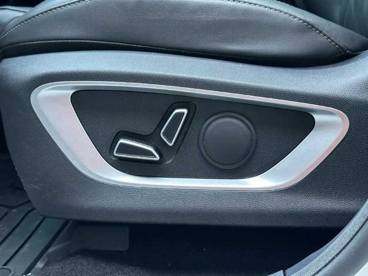 2024 ChangAn CS75 Plus 1.5T 188HP L4 8AT,autocango,china used car exporter,china ev exporter,chinese used car exporter,chinese used ev exporter