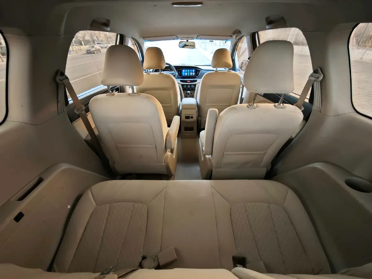 2016 BaoJun 730 1.5L 112HP L4 5MT,autocango,china used car exporter,china ev exporter,chinese used car exporter,chinese used ev exporter