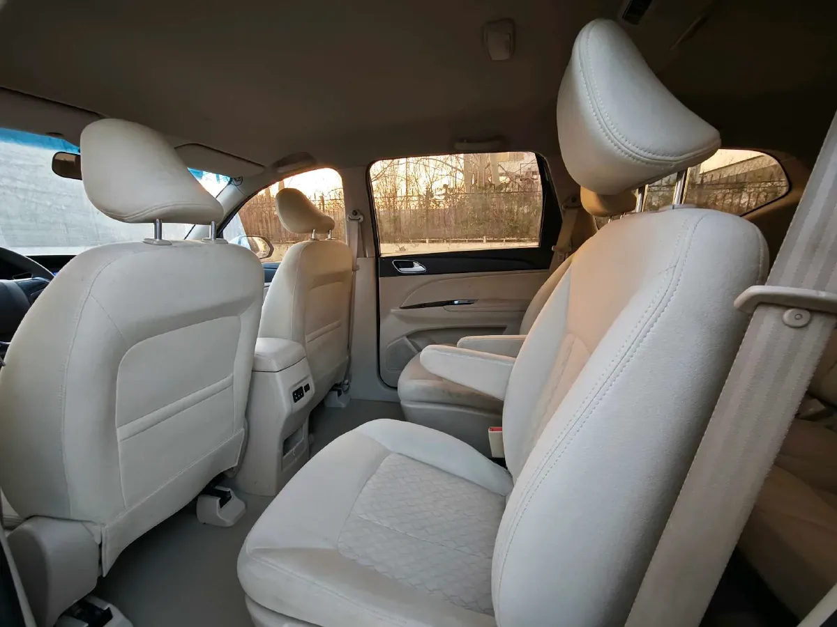 2016 BaoJun 730 1.5L 112HP L4 5MT,autocango,china used car exporter,china ev exporter,chinese used car exporter,chinese used ev exporter