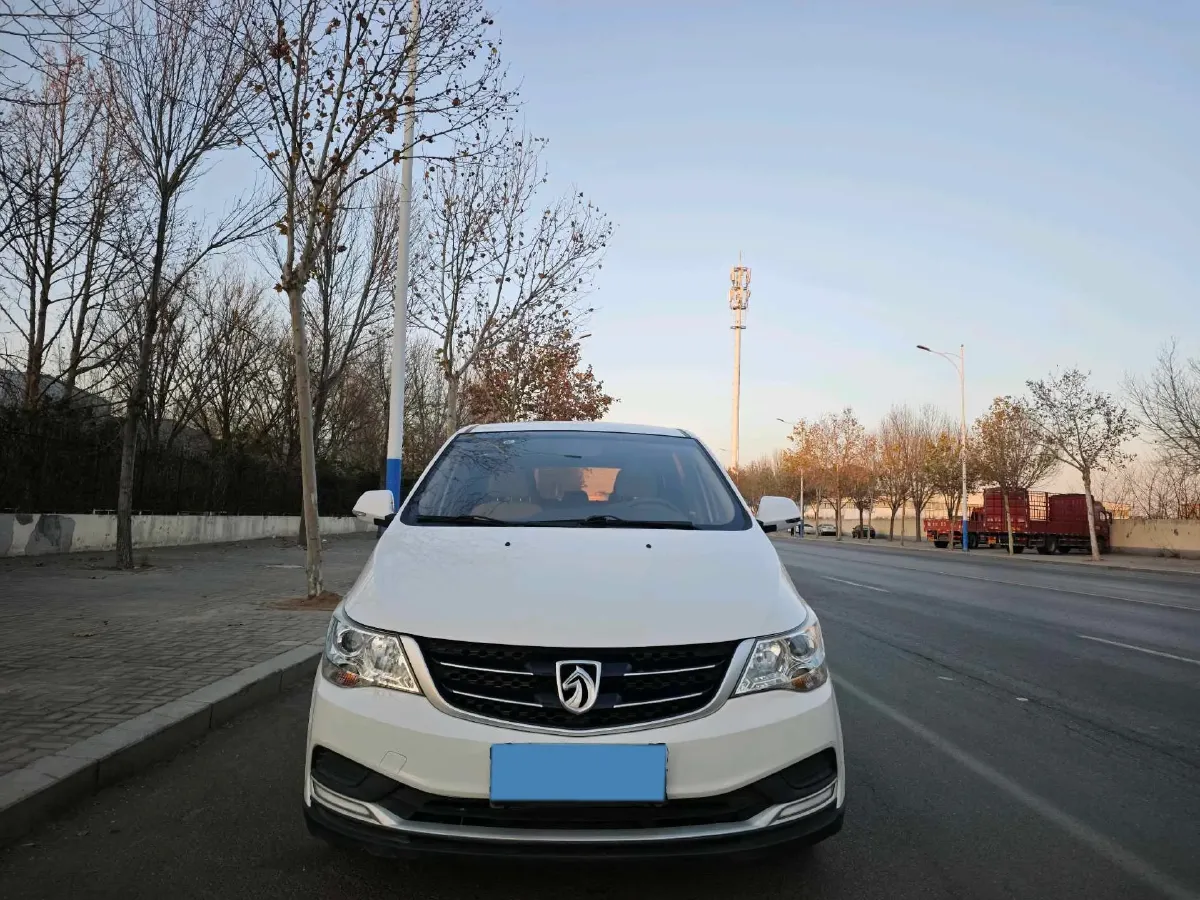 2016 BaoJun 730 1.5L 112HP L4 5MT,autocango,china used car exporter,china ev exporter,chinese used car exporter,chinese used ev exporter