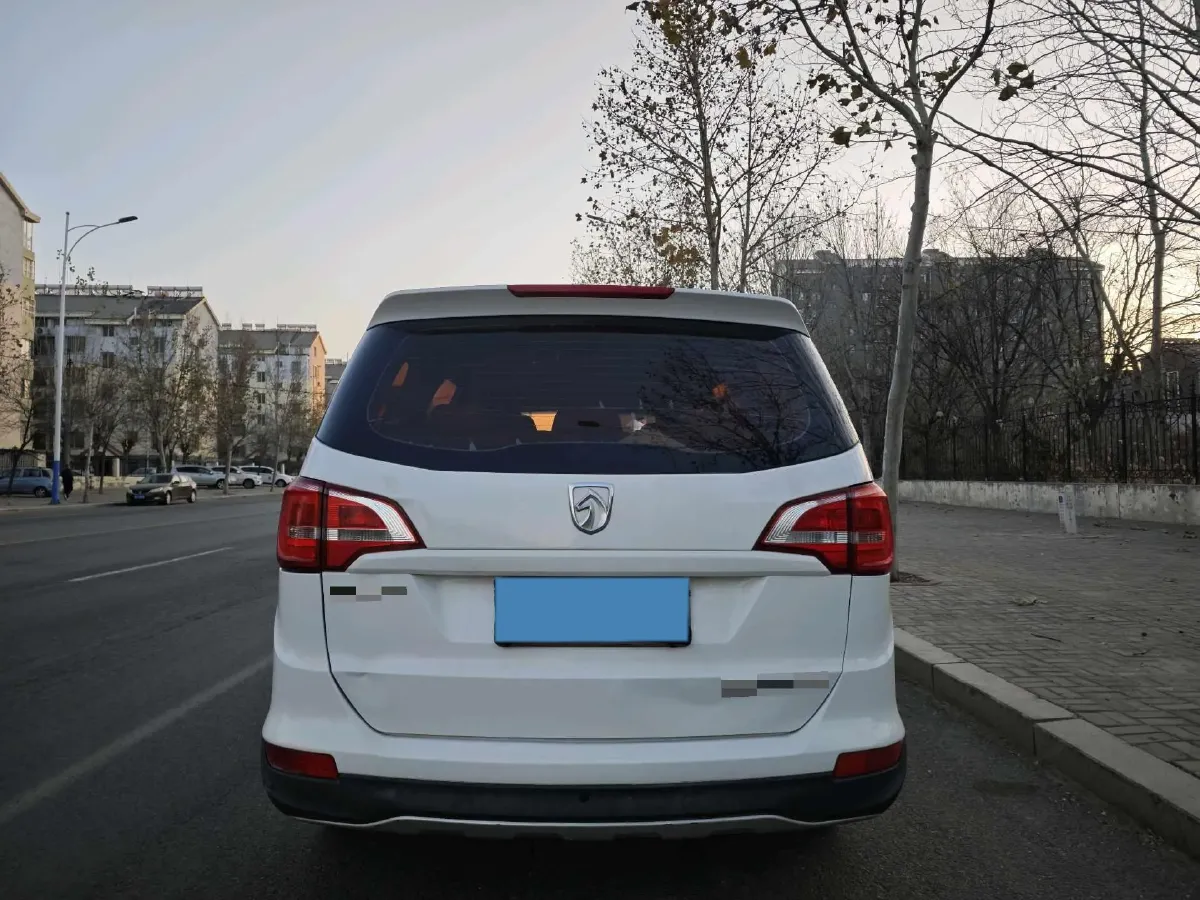 2016 BaoJun 730 1.5L 112HP L4 5MT,autocango,china used car exporter,china ev exporter,chinese used car exporter,chinese used ev exporter