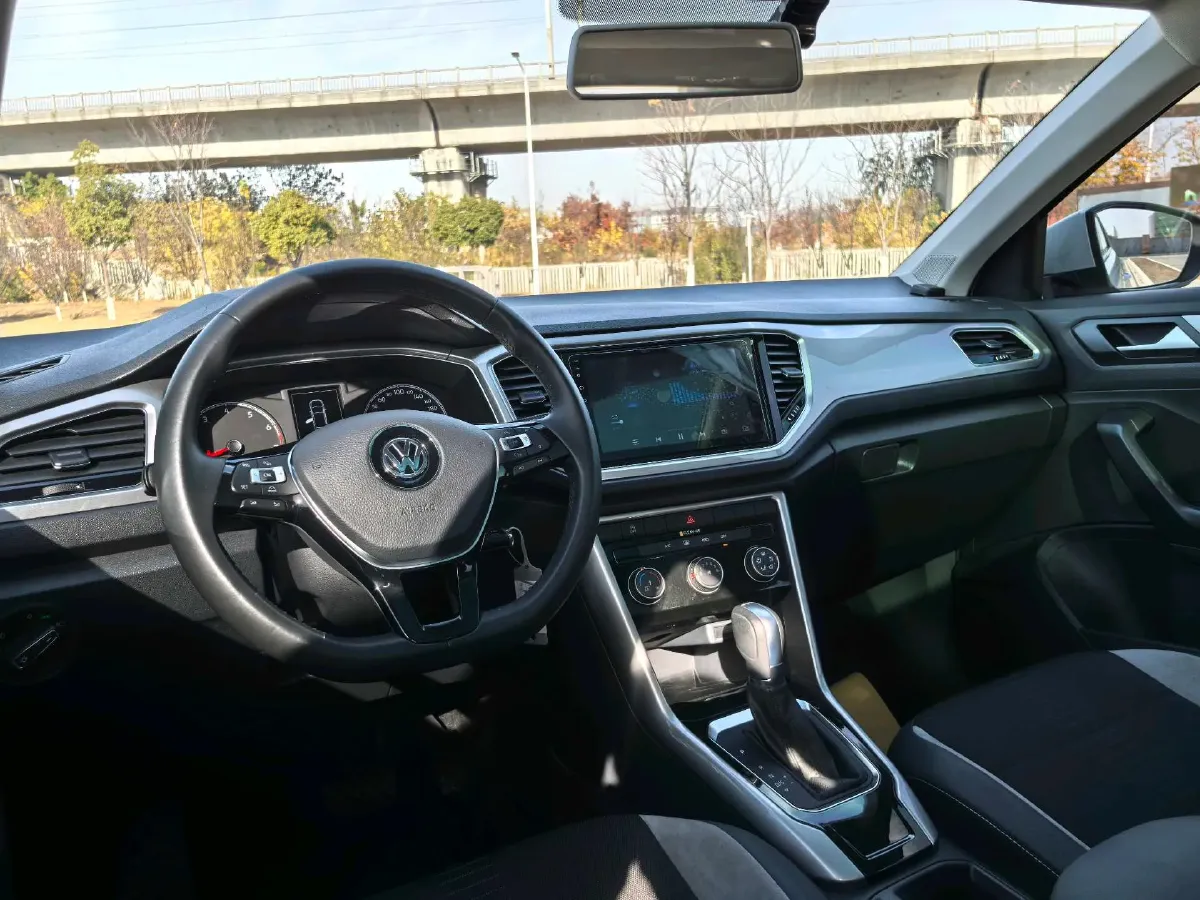 2019 Volkswagen T-Roc 1.4T 131HP L4 7DCT,autocango,china used car exporter,china ev exporter,chinese used car exporter,chinese used ev exporter