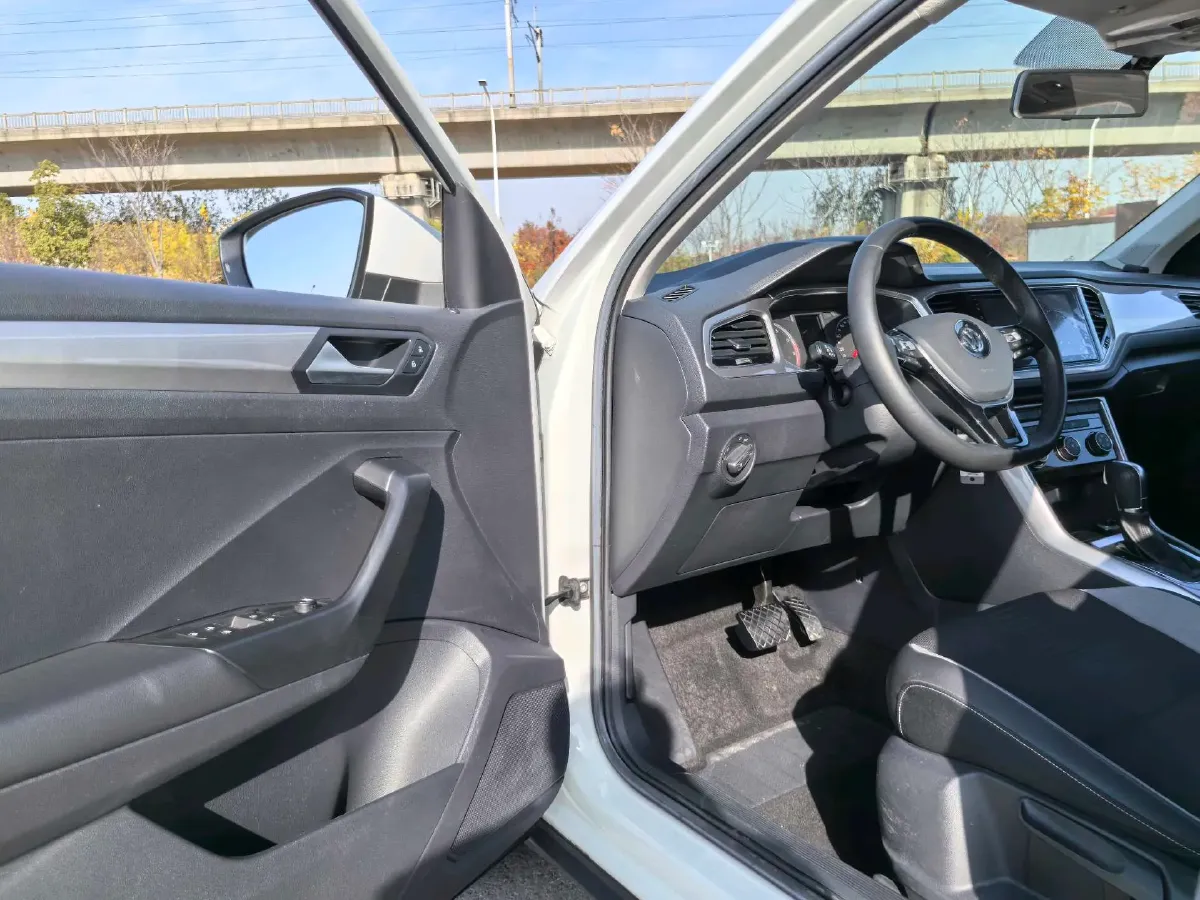 2019 Volkswagen T-Roc 1.4T 131HP L4 7DCT,autocango,china used car exporter,china ev exporter,chinese used car exporter,chinese used ev exporter
