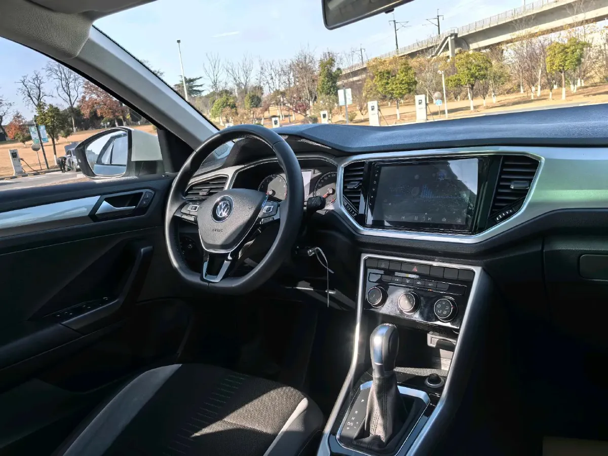 2019 Volkswagen T-Roc 1.4T 131HP L4 7DCT,autocango,china used car exporter,china ev exporter,chinese used car exporter,chinese used ev exporter